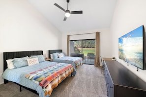 2 bedrooms, desk, iron/ironing board, travel cot - Brand new fully remodeled house in Palm Desert w/ golf course views-Pet Friendly (Palm Desert)