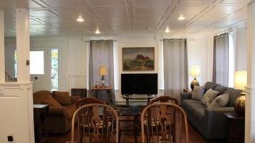 Ferienhaus, eigenes Bad, Flussblick (Equinunk) | Gemeinschaftsküche