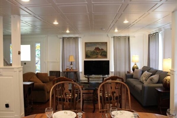 Maison, salle de bains privée, vue fleuve (Equinunk) | Cuisine partagée