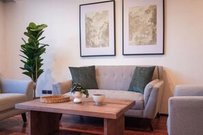 Living area - Sanctuary Near Airport (Ciudad de Guatemala)