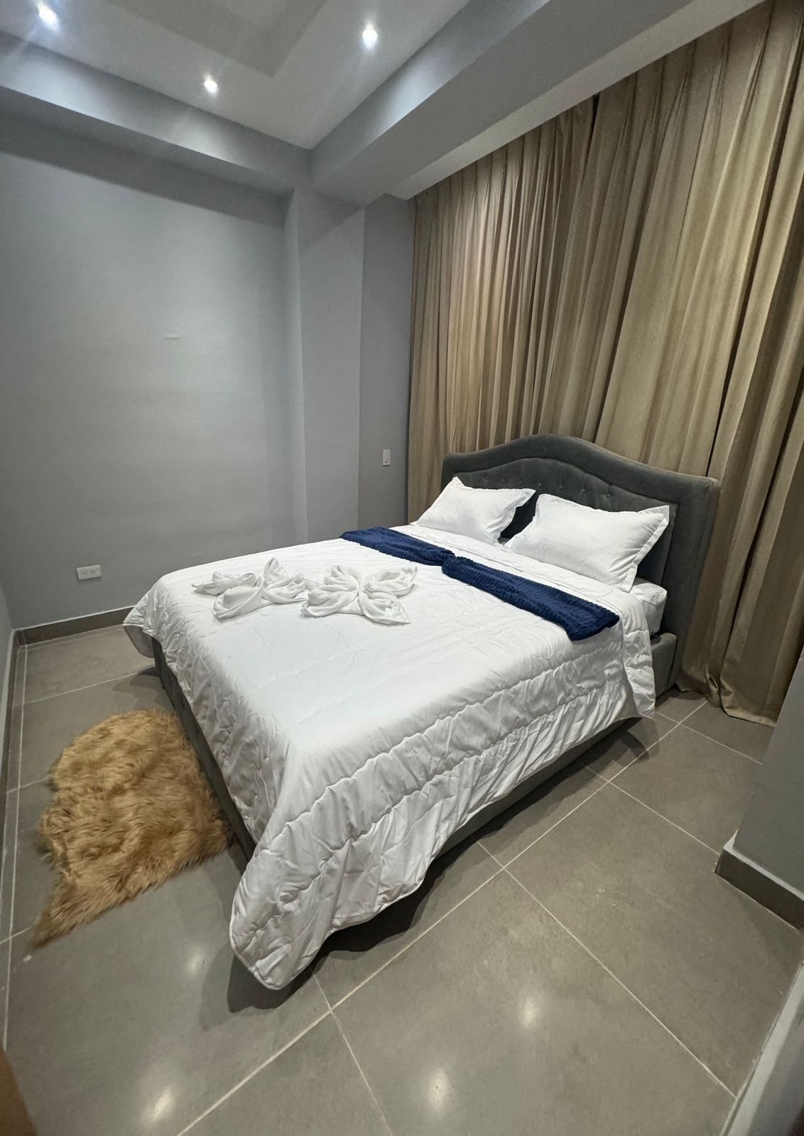 3 habitaciones, tabla de planchar con plancha, wifi y ropa de cama 