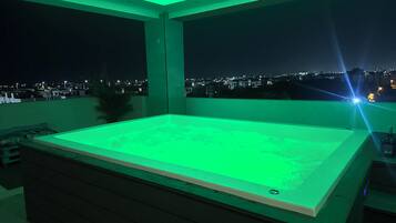 Bain à remous extérieur