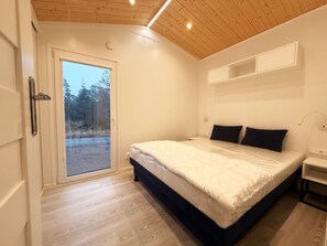 2 bedrooms, iron/ironing board, free WiFi