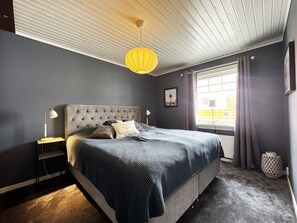 3 bedrooms, iron/ironing board, free WiFi