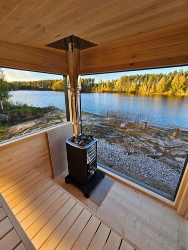 Newly built log cabin with sauna located on a lakeside plot outside Hultsfred | SE05086