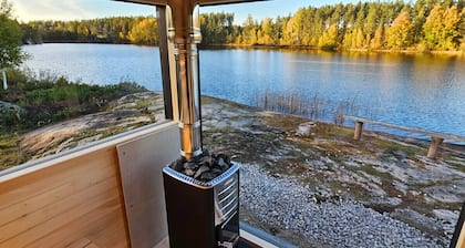 Newly built log cabin with sauna located on a lakeside plot outside Hultsfred | SE05086