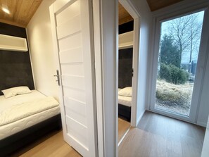 2 bedrooms, iron/ironing board, free WiFi