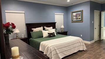 3 bedrooms, desk, iron/ironing board, free WiFi