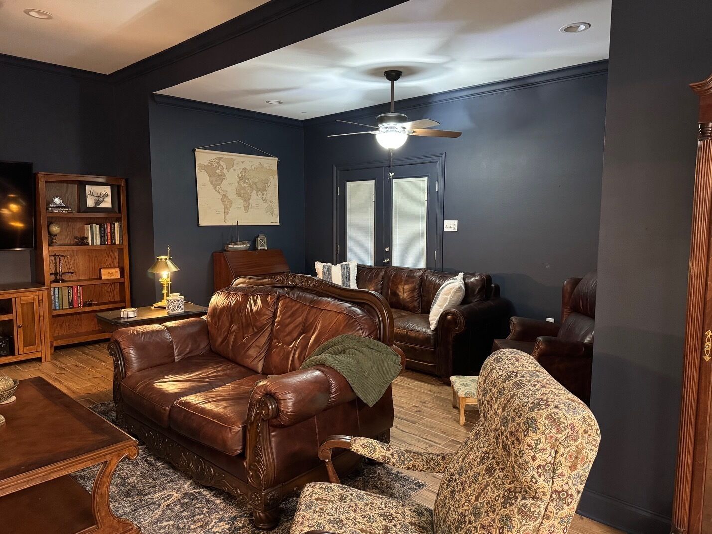 TV connectée, livres, médiathèque, écrans d'ordinateur