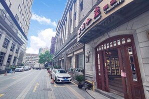 Unclassified image, 5 of 17, button - Huamin Hotel (Huashan Hospital Hotel Jiangsu Road Shanghai) (Shanghai)