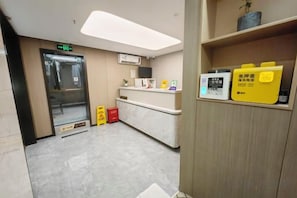 Unclassified image, 3 of 17, button - Huamin Hotel (Huashan Hospital Hotel Jiangsu Road Shanghai) (Shanghai)