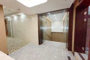 Unclassified image, 3 of 17, button - Huamin Hotel (Huashan Hospital Hotel Jiangsu Road Shanghai) (Shanghai)