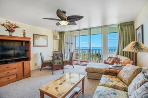 TV - Wailua Bay View 107 Oceanfront condo (Kapaʻa)
