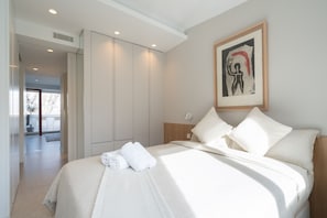Iron/ironing board, free WiFi, bed sheets