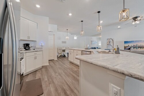 Brand New Home w/ King Bed