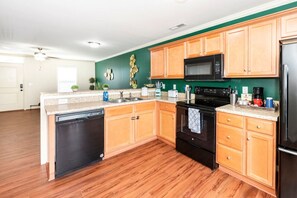 Fridge, microwave, oven, stovetop - Newly Renovated-Central Jacksonville/Lejeune/Beach (Hubert)