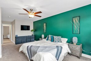 3 bedrooms, desk, iron/ironing board, travel crib - Newly Built & Enhanced: Game Room, Beach &King Bed (Sneads Ferry)