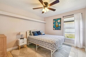 3 quartos, escrivaninha, Wi-Fi, roupa de cama