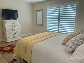 3 bedrooms, desk, iron/ironing board, free WiFi