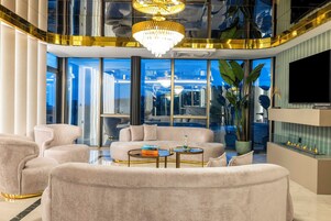 ฝ่ายต้อนรับ