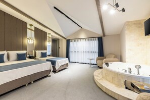 Suite, vue sur la mer | Coffre-fort pour ordinateur portable, fer et planche à repasser