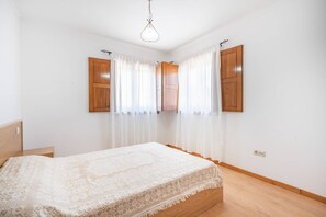 2 chambres, fer et planche à repasser, accès Internet, draps fournis