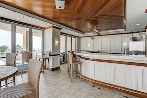 Dining - Dog-Friendly Retreat at Palisade Palms (Galveston)