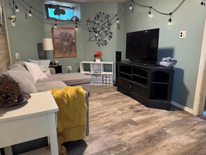 TV, fireplace