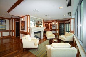 Interior - SkyView Penthouse with Pool Table at Palisade Palms (Galveston)