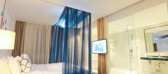 Huangjia Qiangui Business Hotel