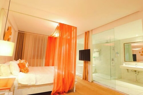 Huangjia Qiangui Business Hotel