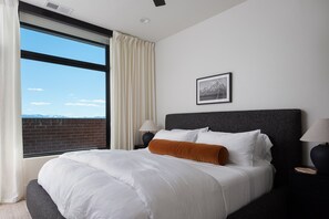 4 bedrooms, iron/ironing board, free WiFi, bed sheets - Ski Shuttle Stop! The Grand~Penthouse ⁓Ski Targhee (Driggs)