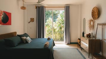 Deluxe Loft, 1 King Bed, Kitchenette, Ground Floor | Interior detail