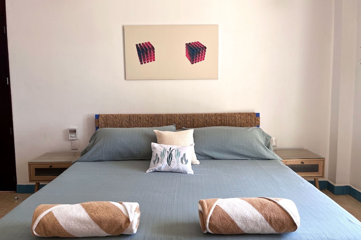 Deluxe Loft, 1 King Bed, Kitchenette, Ground Floor | Laptop workspace, free WiFi, bed sheets
