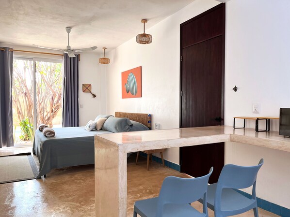 Deluxe Loft, 1 King Bed, Air conditioning, Poolside | Laptop workspace, free WiFi, bed sheets