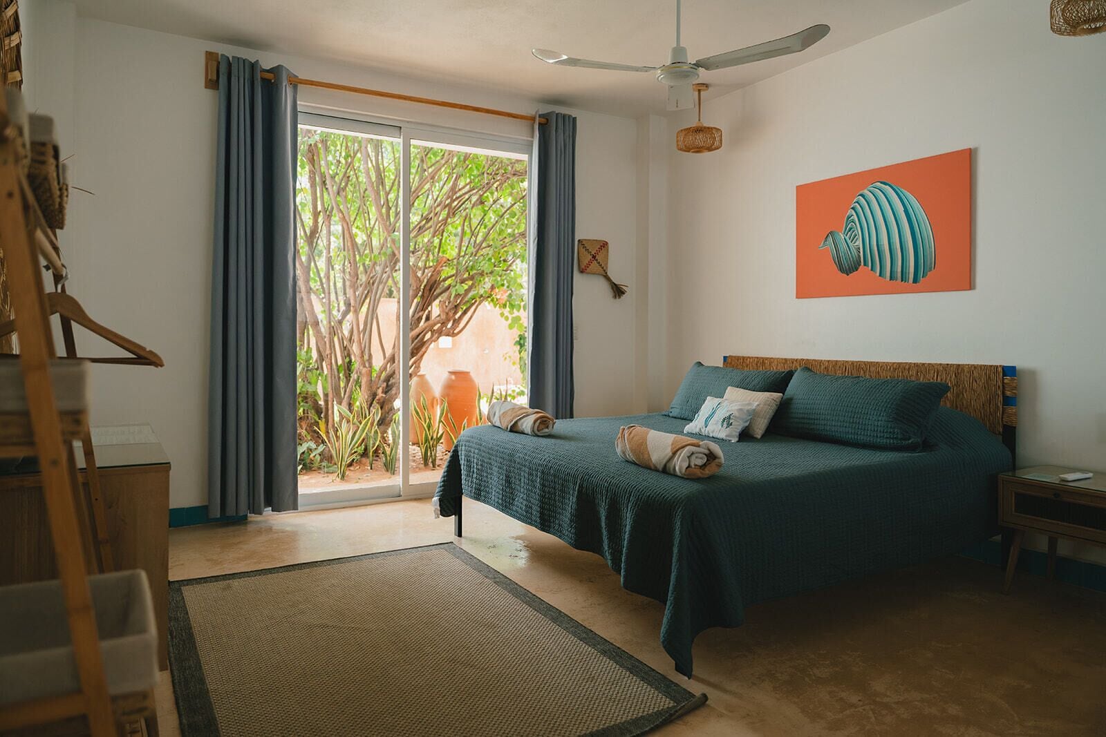 Deluxe Loft, 1 King Bed, Air conditioning, Poolside | Laptop workspace, free WiFi, bed sheets