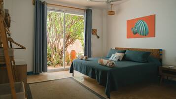 Deluxe Loft, 1 King Bed, Air conditioning, Poolside | Laptop workspace, free WiFi, bed sheets