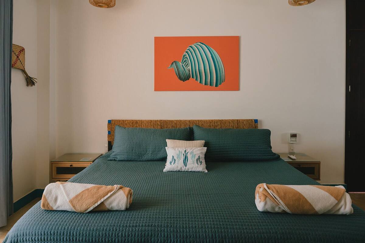 Loft luxo, 1 cama King, ar-condicionado, ao lado da piscina | Espaço de trabalho para notebook, Wi-Fi de cortesia, roupa de cama