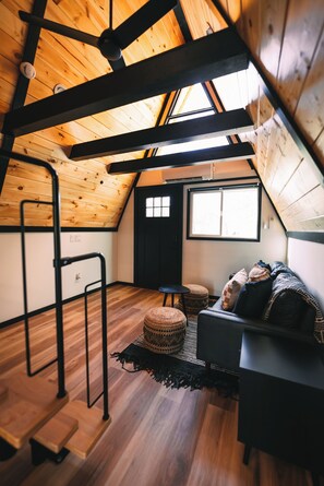 Interior - Arrow Haus with Hot Tub (Fairview)