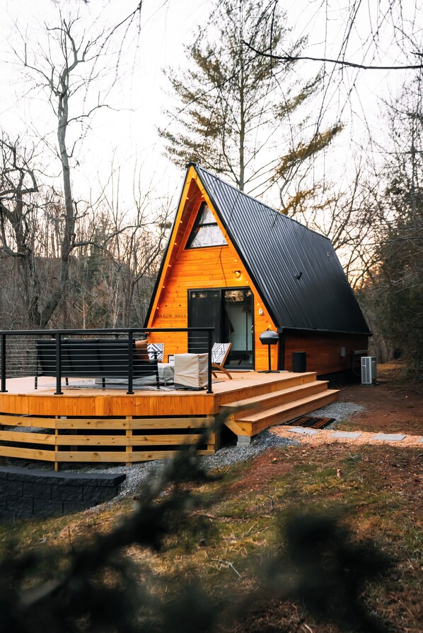 Terrace/patio - Arrow Haus with Hot Tub (Fairview)