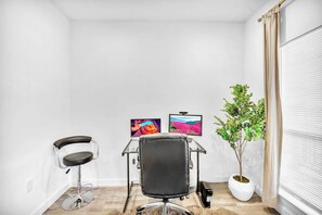 6 bedrooms, desk, laptop workspace, iron/ironing board - Austin Getaway w Pool Hot Tub Games More (Lakeway)