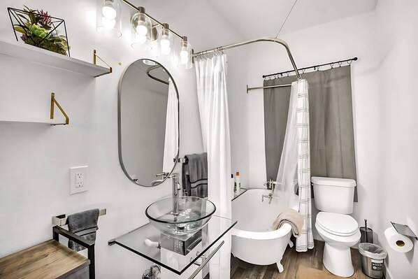 Kostenlose Toilettenartikel, Haartrockner, Handtücher, Seife