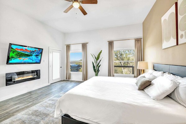 6 bedrooms, desk, laptop workspace, iron/ironing board - Austin Getaway w Pool Hot Tub Games More (Lakeway)