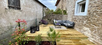 Renovated farmhouse in the Jura lakes region