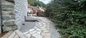 Renovated farmhouse in the Jura lakes region