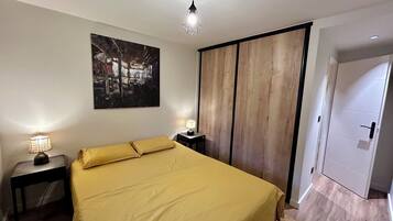 3 slaapkamers, een strijkplank/strijkijzer, wifi, beddengoed