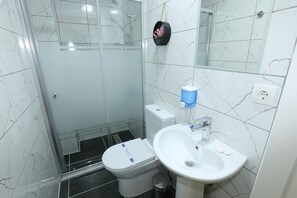 Shower, slippers, towels, soap - KALEROOM EDİRNE (Edirne)