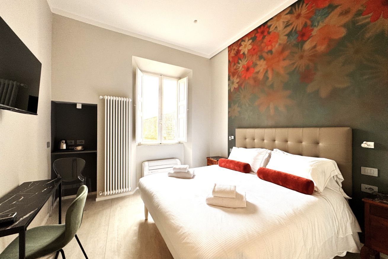 Zimmersafe, Schreibtisch, WLAN, Bettwäsche