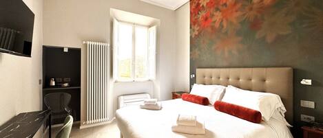 Zimmersafe, Schreibtisch, WLAN, Bettwäsche