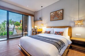 Skrivebord, arbejdsområde til bærbare computere, strygejern/strygebræt